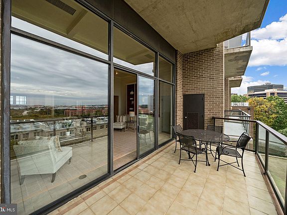 5th image of 1401 N Oak St APT 608