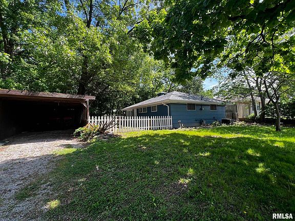 3rd image of 2433 W Huntington Dr