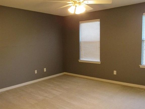 3rd image of 138 Windward Ct