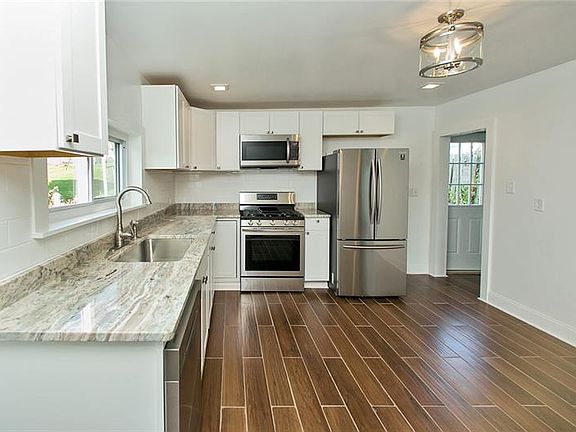 3rd image of 509 Bluff St