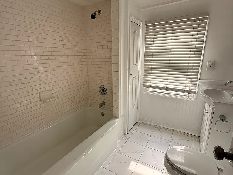 1934 S Alder St — Photo 5