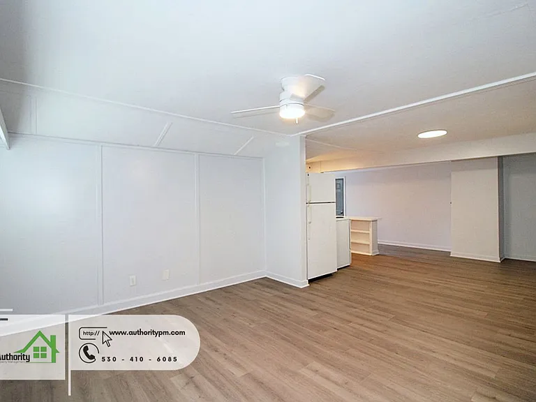 1143 Magnolia St — Photo 13