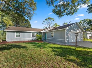 1450 16th Ct SW, Vero Beach, FL 32962