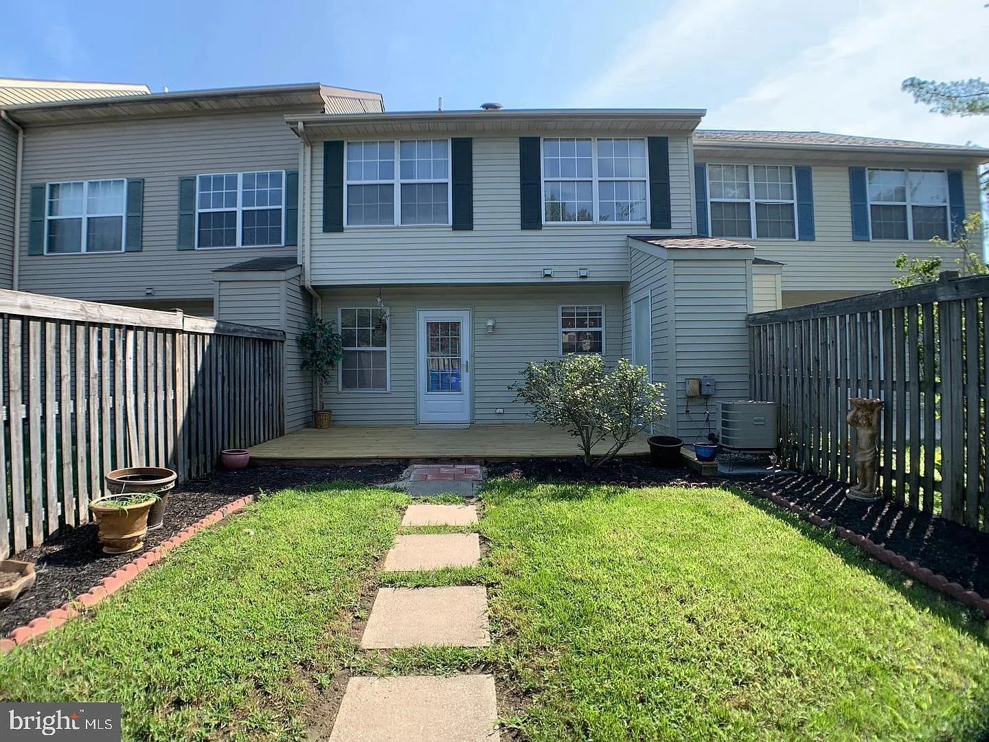 3 bed, 1.5 bath, 1496 sqft, $2,500 — Photo 2