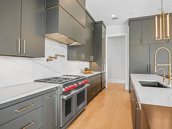 4th image of 2227 Lilac Ln