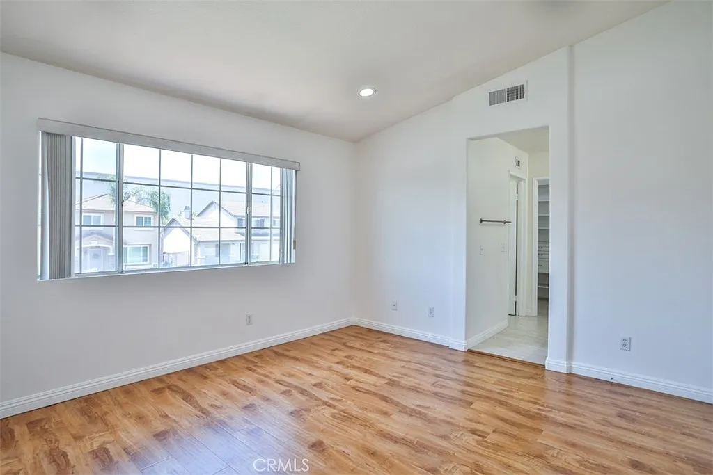 5 bed, 2995 sqft, $6,500 — Photo 2
