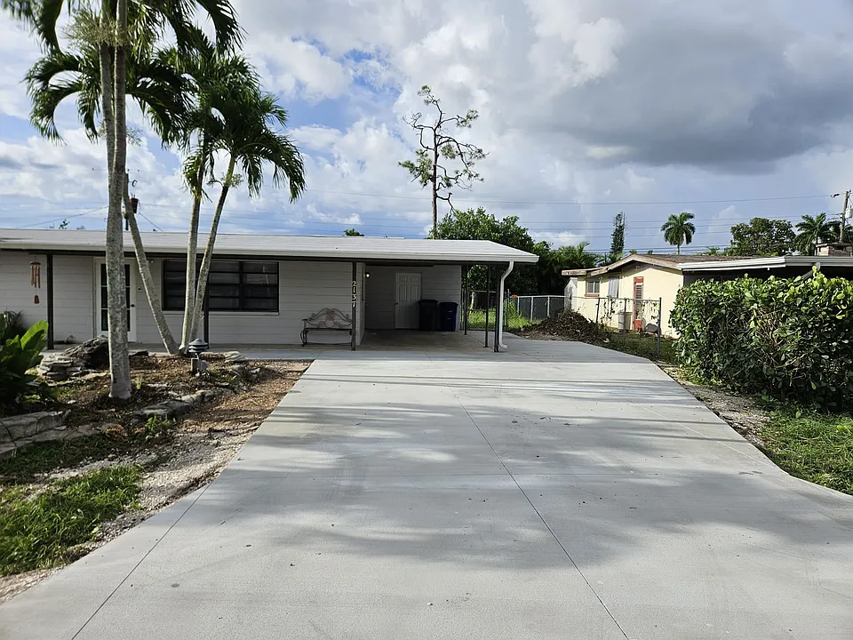 Chandler Ave