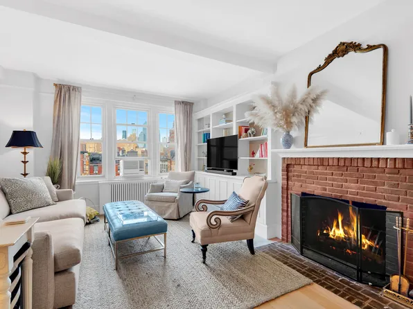 45 Christopher Street image 1 of 12