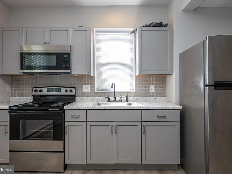 419 Woodward St #4 — Photo 6