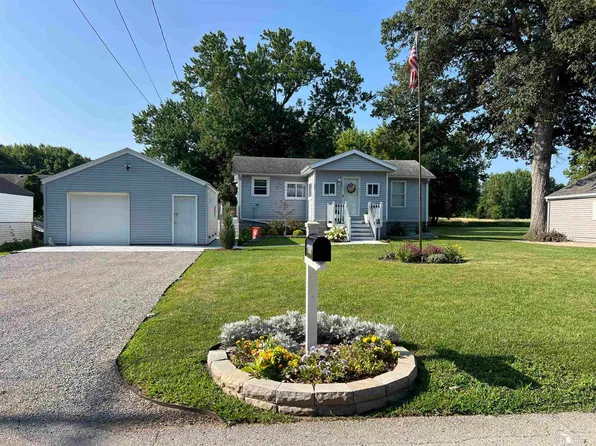 4501 Ann St, Luna Pier, MI 48157