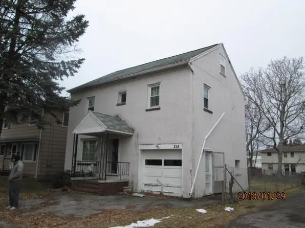 215 Magnolia Ave, East Rochester, NY 14445