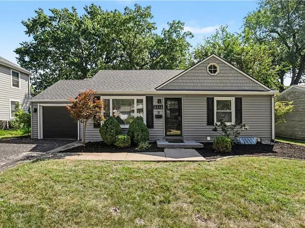 7215 Linden St, Prairie Village, KS 66208