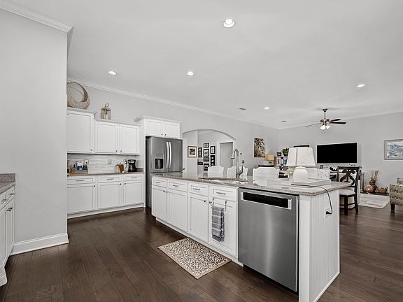 5th image of 2916 Stuyvesant Ln