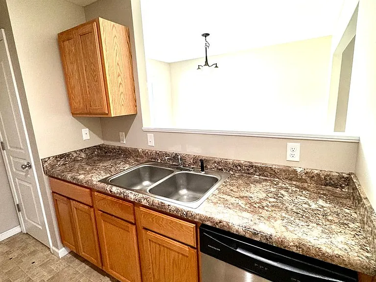 433 Leslie Ct — Photo 15