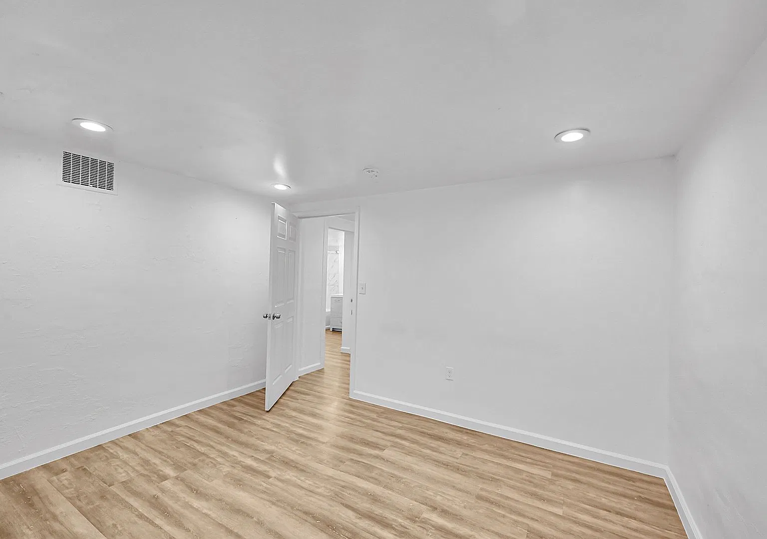 2143 S Acoma St — Photo 3