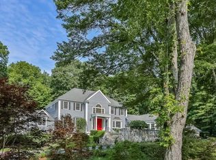 8 Hollow Oak Rd, Woodbridge, CT 06525
