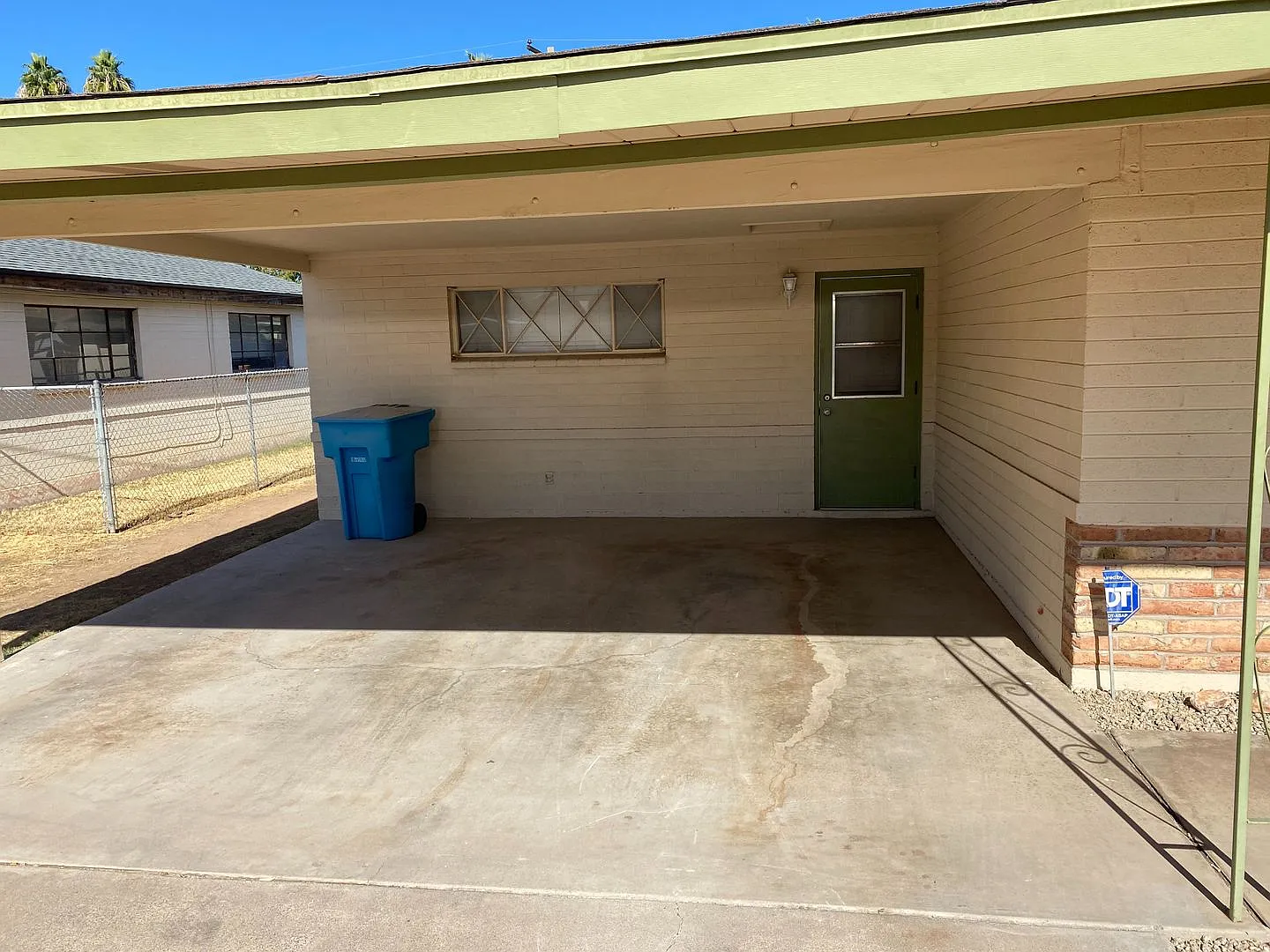 Spacious 4 bed, 2 bath SFH with huge yard Central Phoenix — Photo 4