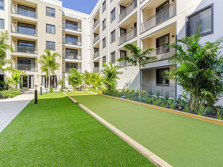 Bimini Square Apartments — Photo 3