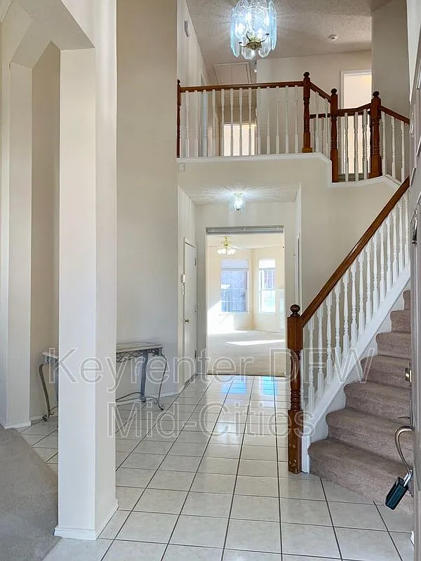 3 bed, 2.5 bath, 2594 sqft, $2,650 — Photo 2