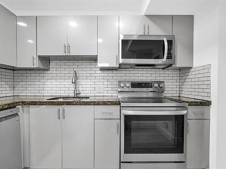 3401 N Country Club Dr #307 — Photo 4