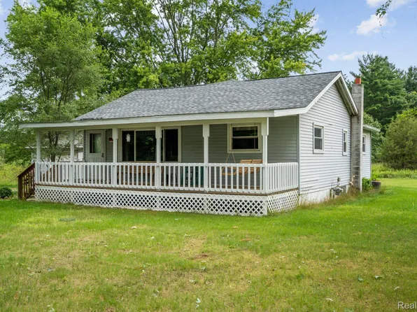 18750 Williamsville Rd, Gregory, MI 48137