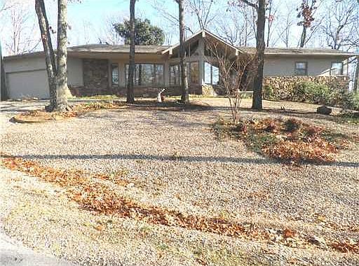 1st image of 12 Pembroke Ln