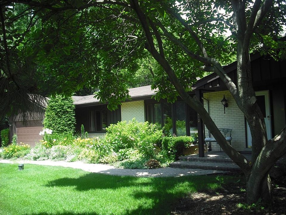 1st image of 22W612 Elmwood Dr