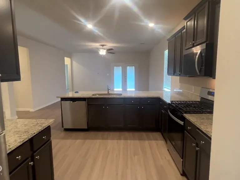15438 Maple Terrace Dr — Photo 2