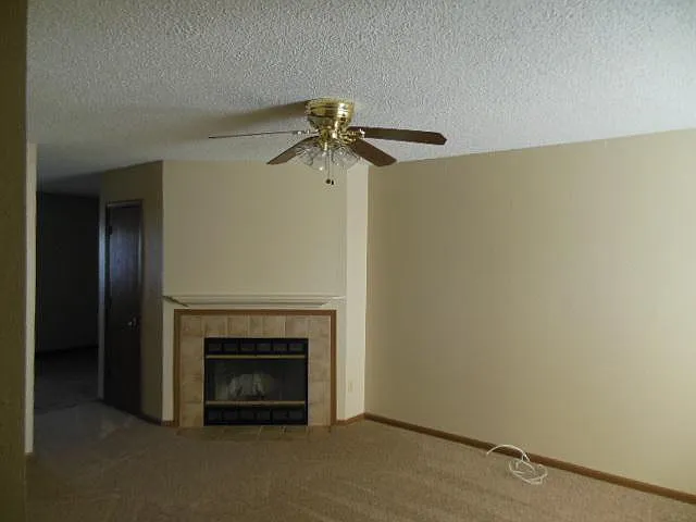 2 bed, 1.5 bath, 1021 sqft, $1,375 — Photo 3