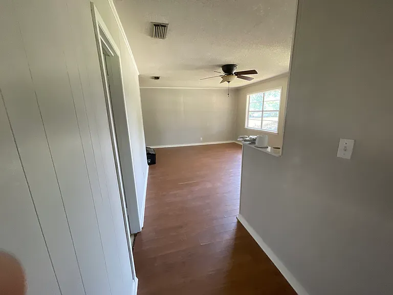 605 W Hanna St — Photo 12