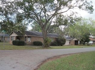 733 Loggins Dr, West Columbia, TX 77486