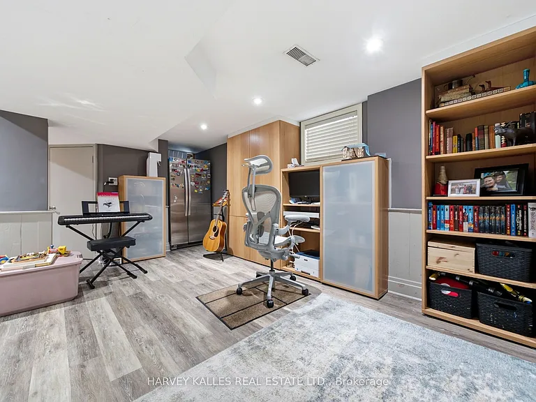 67 Falcon St — Photo 35