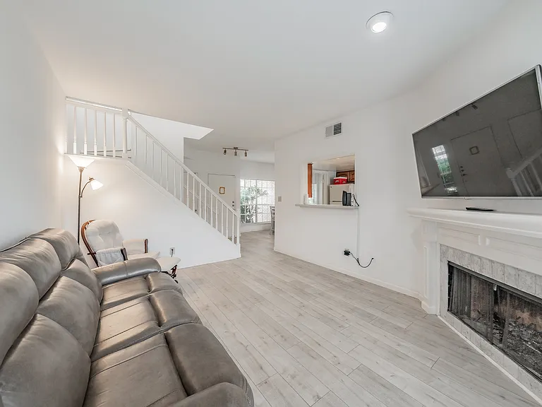 2402 Northlake Ct — Photo 11