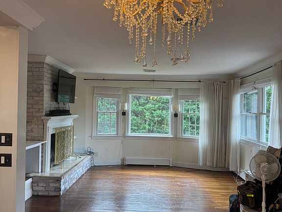 5th image of 23 Fairline Dr