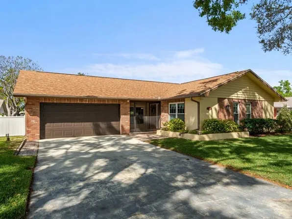 2958 Macalpin Dr N, Palm Harbor, FL 34684