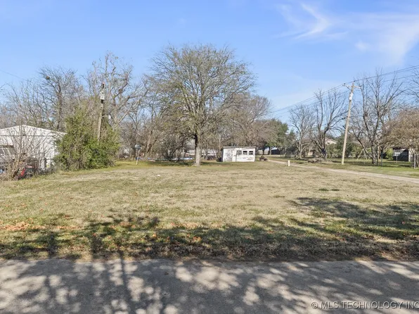 605 E Cherokee St, Marietta, OK 73448
