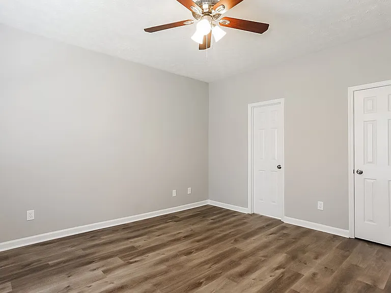 444 Village Bluff Dr — Photo 9