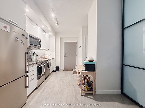 4th image of 99 John St #2605