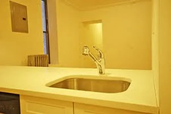 Rented by Link NY Realty | media 106