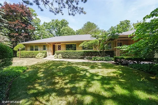 374 Linden Ave photo 1