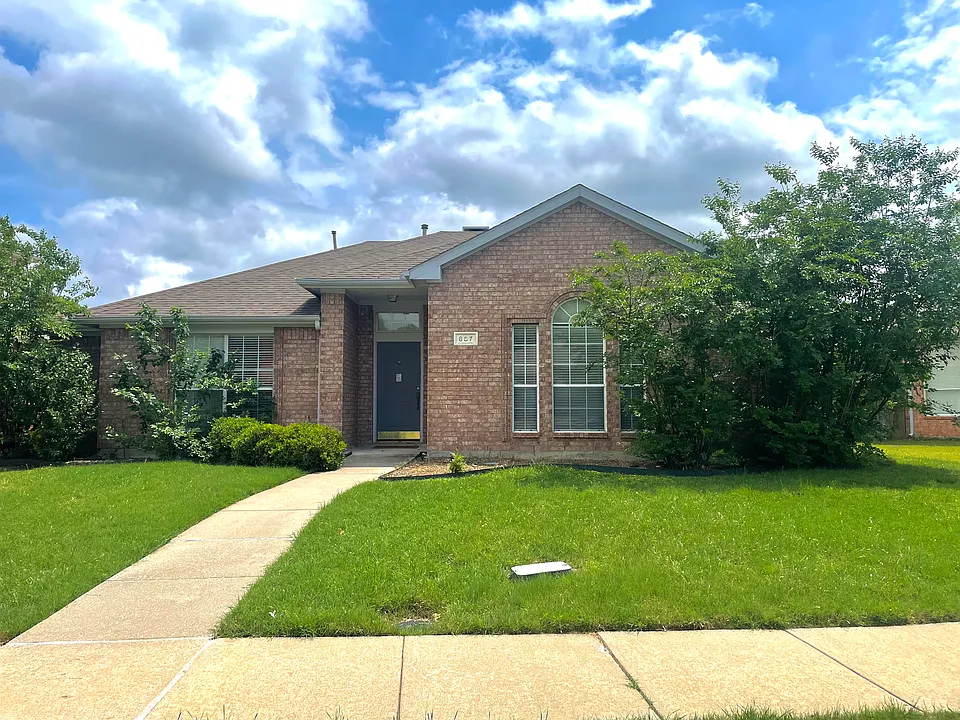 807 Aylesbury Dr
