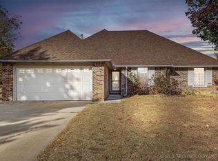 25110 Spring Lake Cir, Broken Arrow, OK 74014