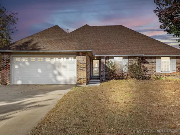 25110 Spring Lake Cir, Broken Arrow, OK 74014