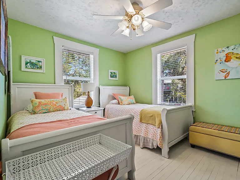 4 Oyster Bay Dr — Photo 14