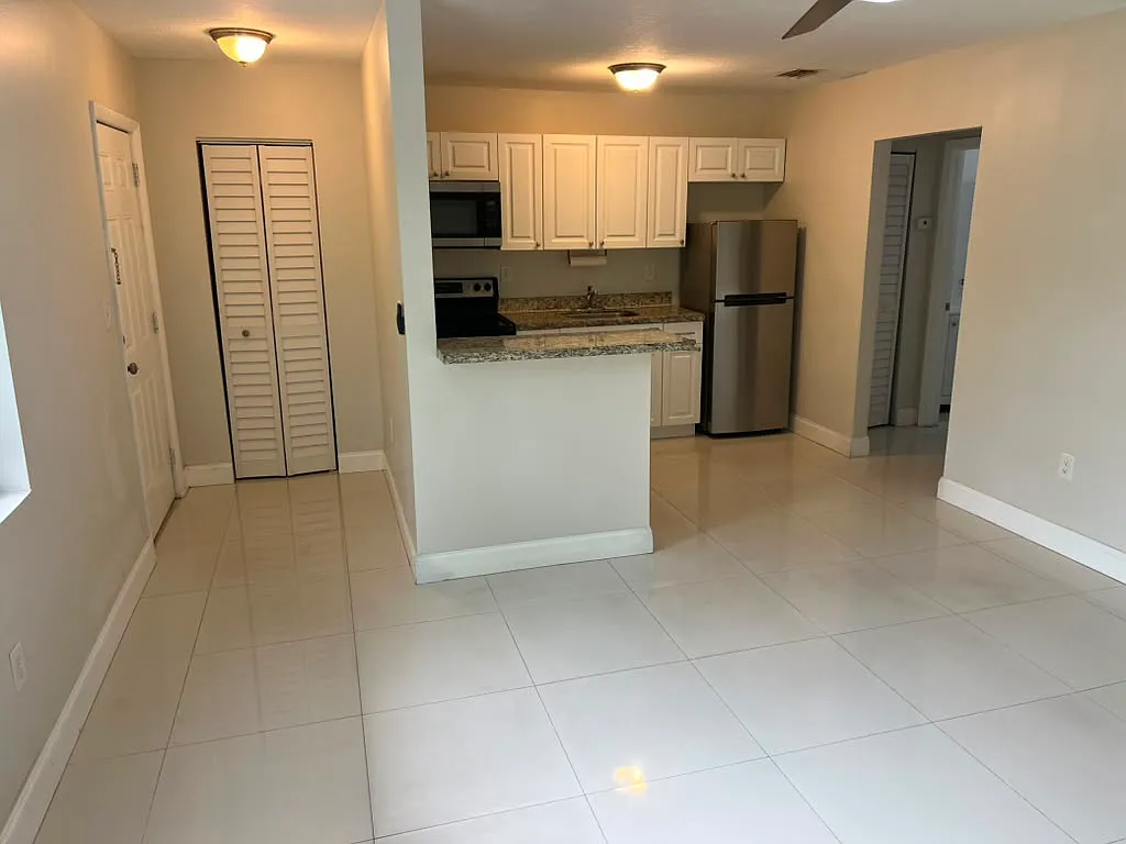1479 NW 16 ST - 5 — Photo 3