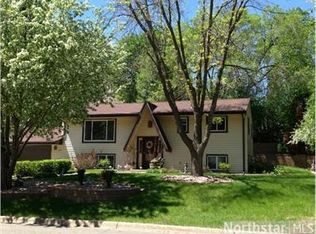 2857 Fernwood St, Roseville, MN 55113