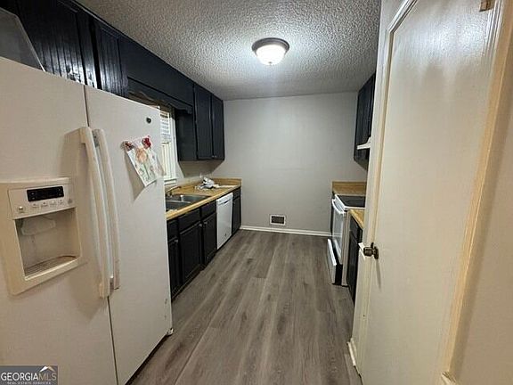 5th image of 92 Fox Dr