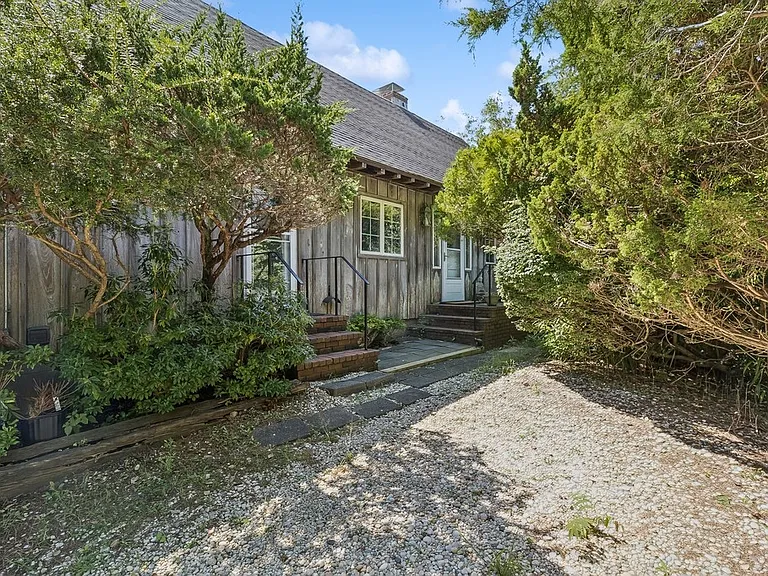32 Surf Dr — Photo 1