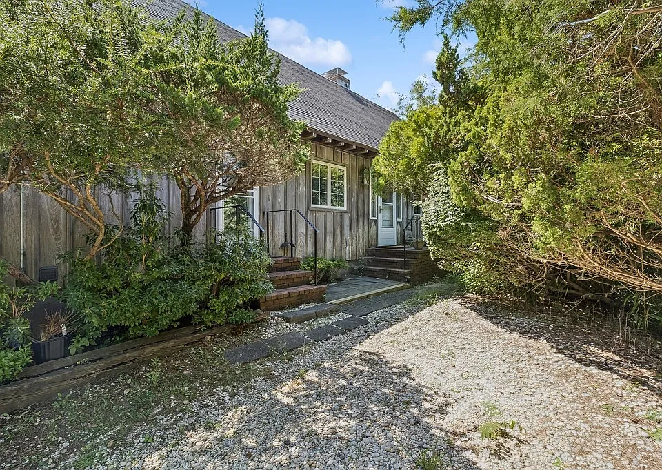 32 Surf Dr