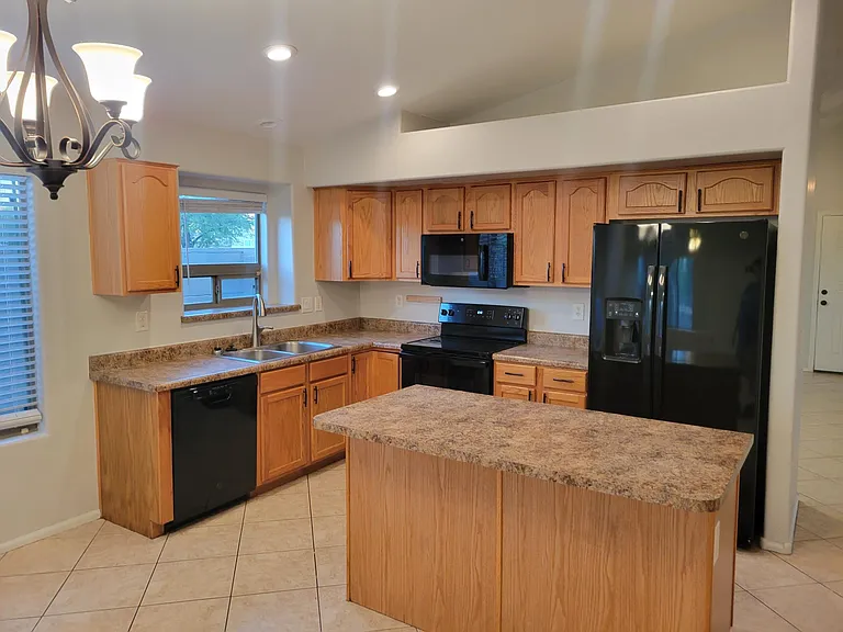 10408 W Raymond St — Photo 9
